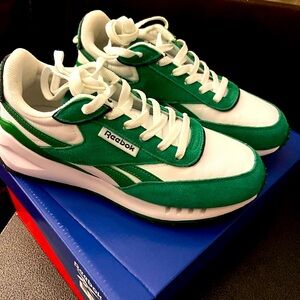 Reebok Women’s Forte Classic Green & White Sneakers Sz 8.5 New!!